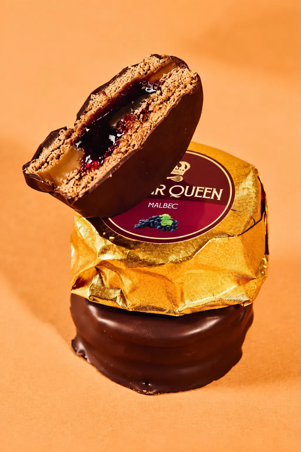 Alfajor de Malbec sobre una copa